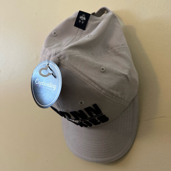 UConn Huskies hat - Picture 5 of 5